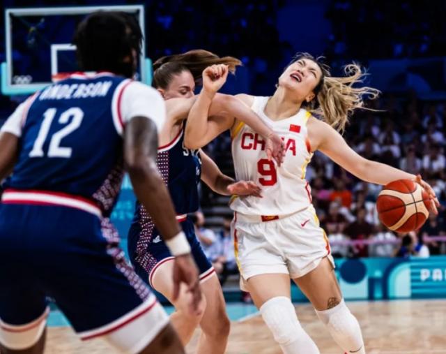 半岛体育APP-女篮惨败22分小组垫底 金兰巴黎凋零出线岌岌可危