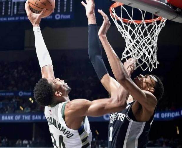 半岛体育APP-天赋怪扣篮大赛级表演！字母碰撞文班真的太炸裂