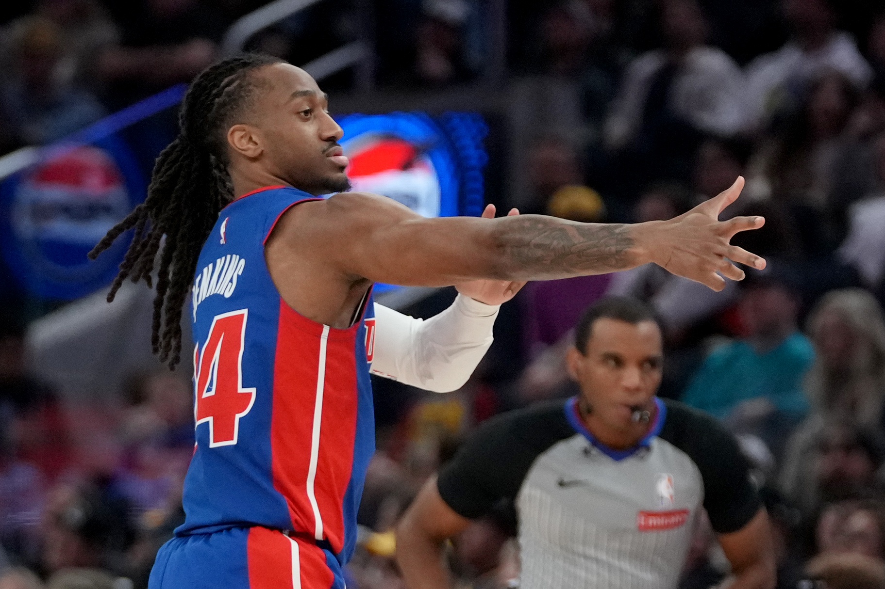 半岛体育APP-神奇小子詹金斯！两次绝平又来准绝杀 落选秀成活塞主力不靠运气