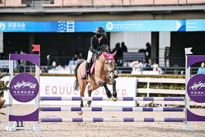 半岛体育官网-联赛专访｜吴璨彤：“我愿意永远相信我的战友，永远跟牠们并肩作战”|马术|搭档|教练|比赛|俱乐部联赛_新浪体育_新浪新闻